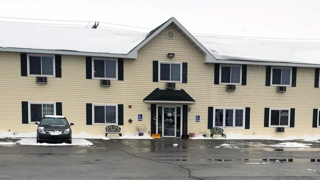 Street view of Lincoln Host Motor Inn with snow.