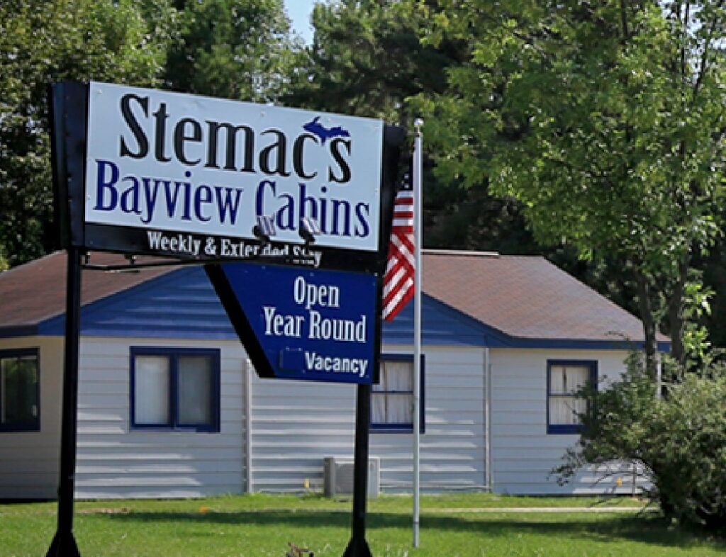 Street view of Stemac's Bayview Cabins