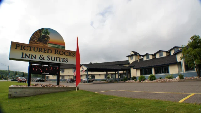 Pictured-Rock-Inn-Suites.webp